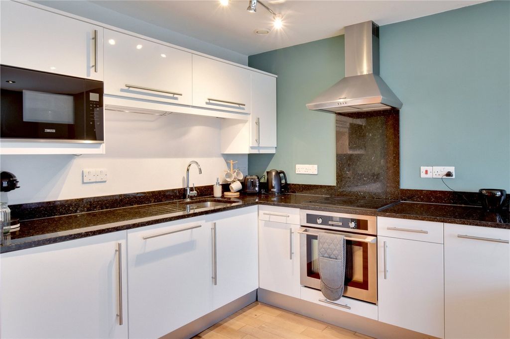 Property photo 2 of 10 Picture No. 11