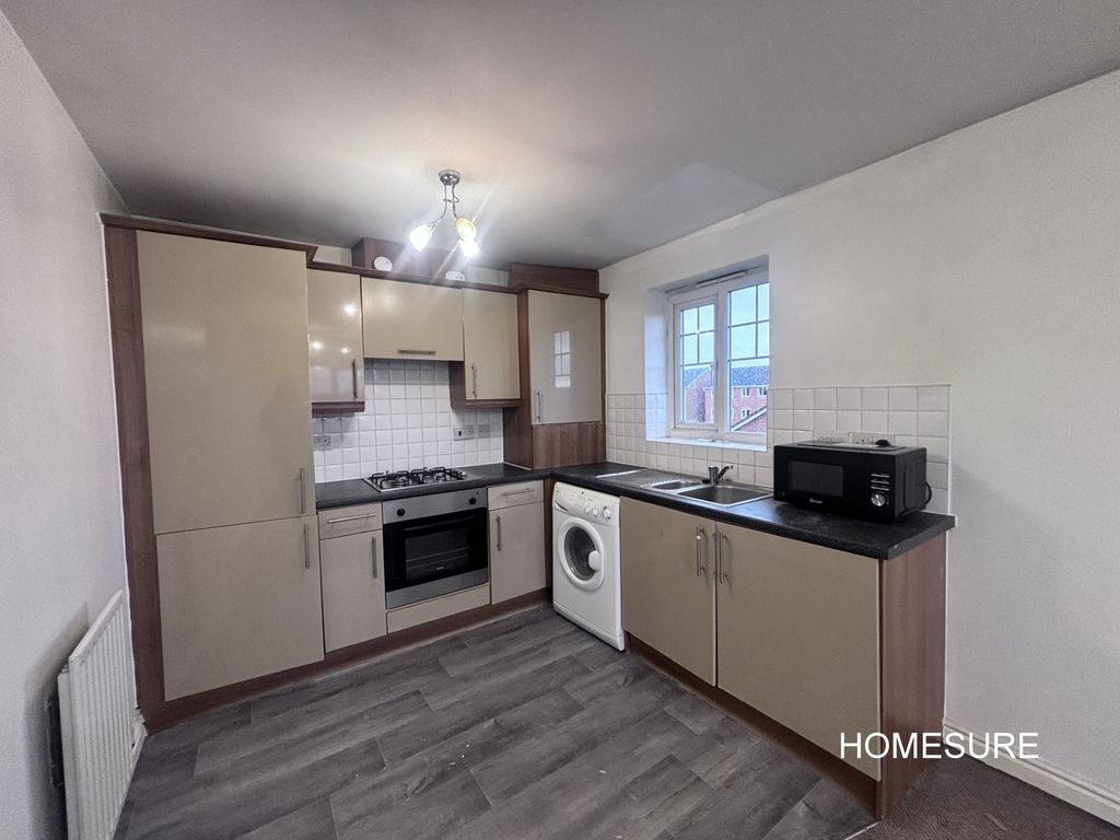 Property photo 1 of 8 52 Chandlers Way - Kitchen