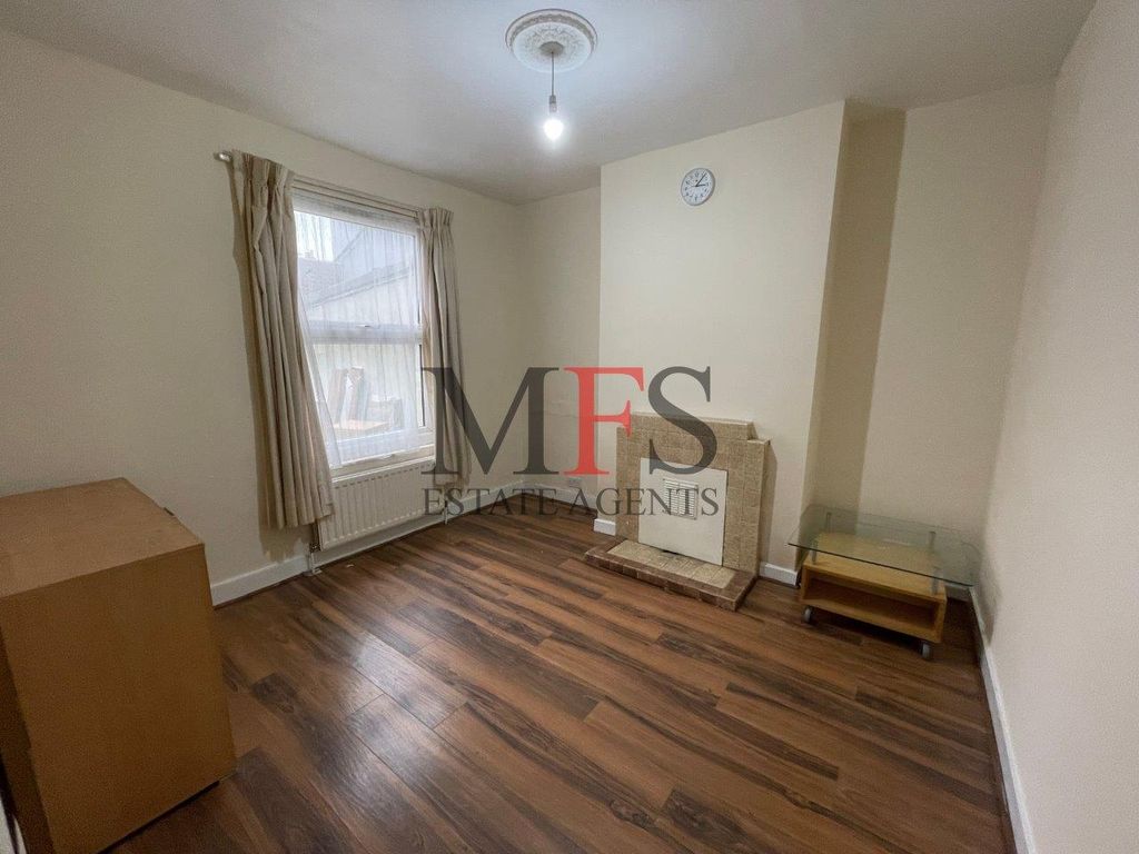 Property photo 2 of 16 Photo 12