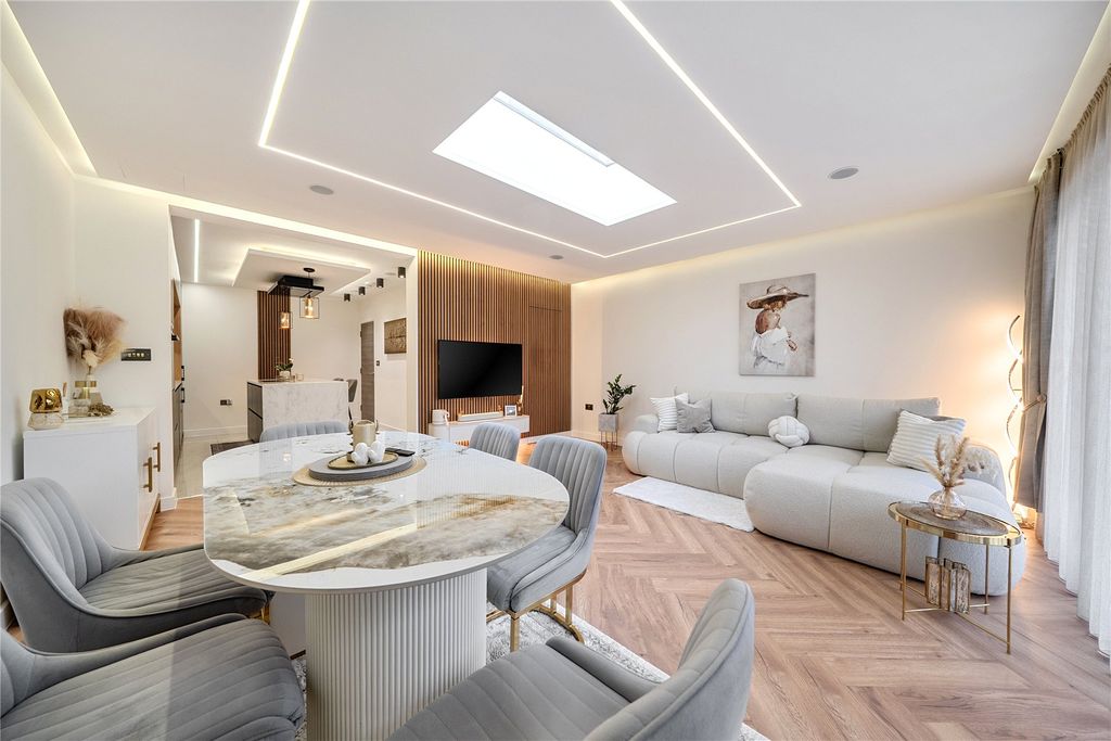 Property photo 2 of 21 Picture No. 11