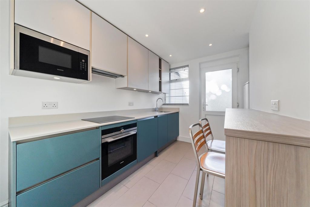 Property photo 2 of 10 Kitchen