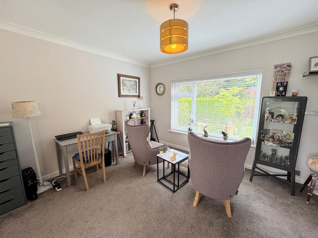 Property photo 3 of 19 Dining Area