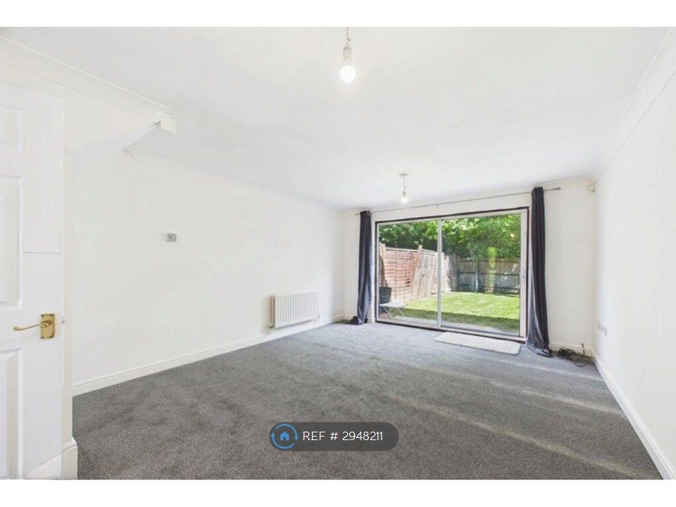 Property photo 3 of 9 Living Room