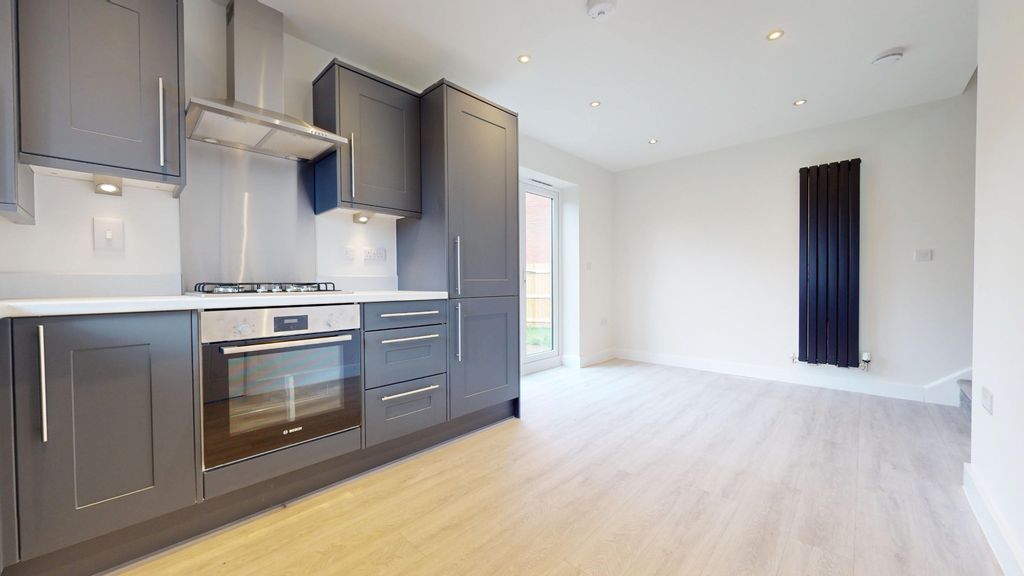 Property photo 2 of 30 4352394