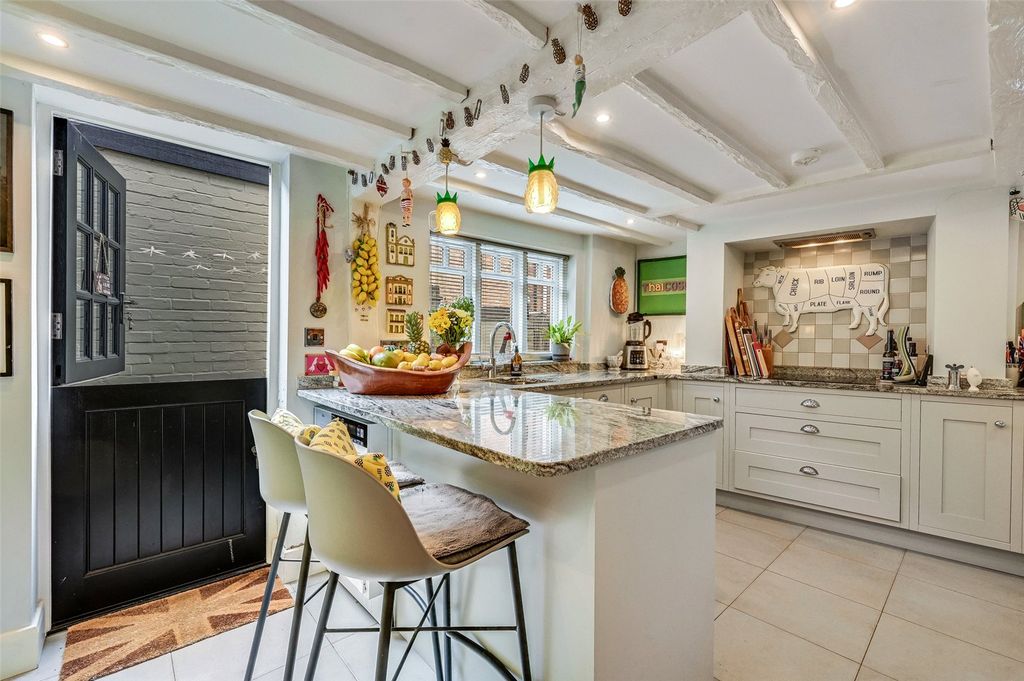 Property photo 3 of 10 Kitchen/Breakfast