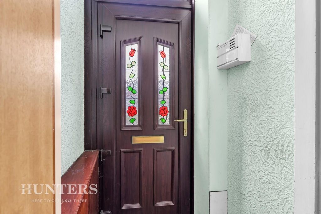 Property photo 2 of 16 Hallway