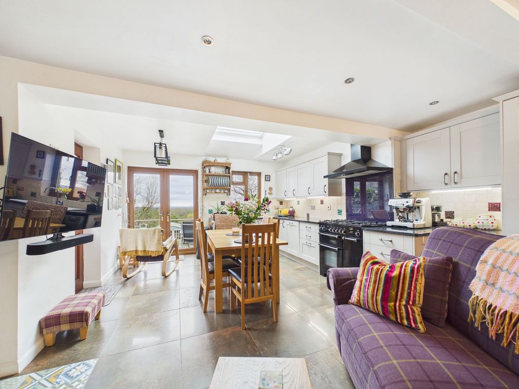 Property photo 3 of 18 Dining Kitchen