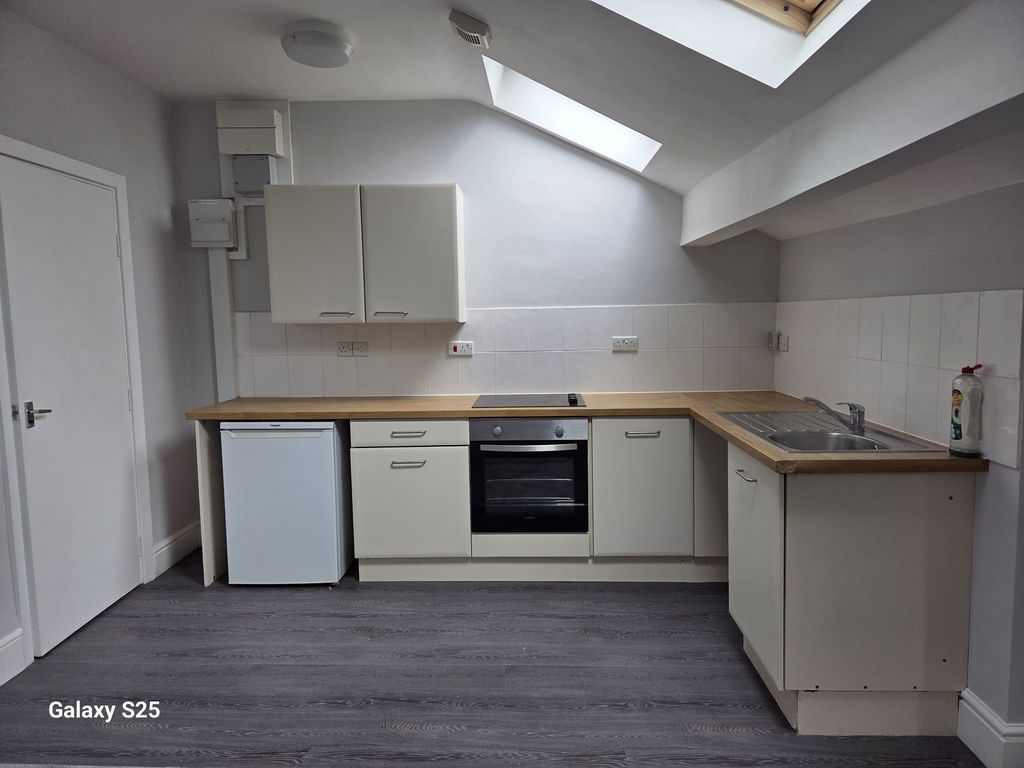Property photo 2 of 10 Kitchen