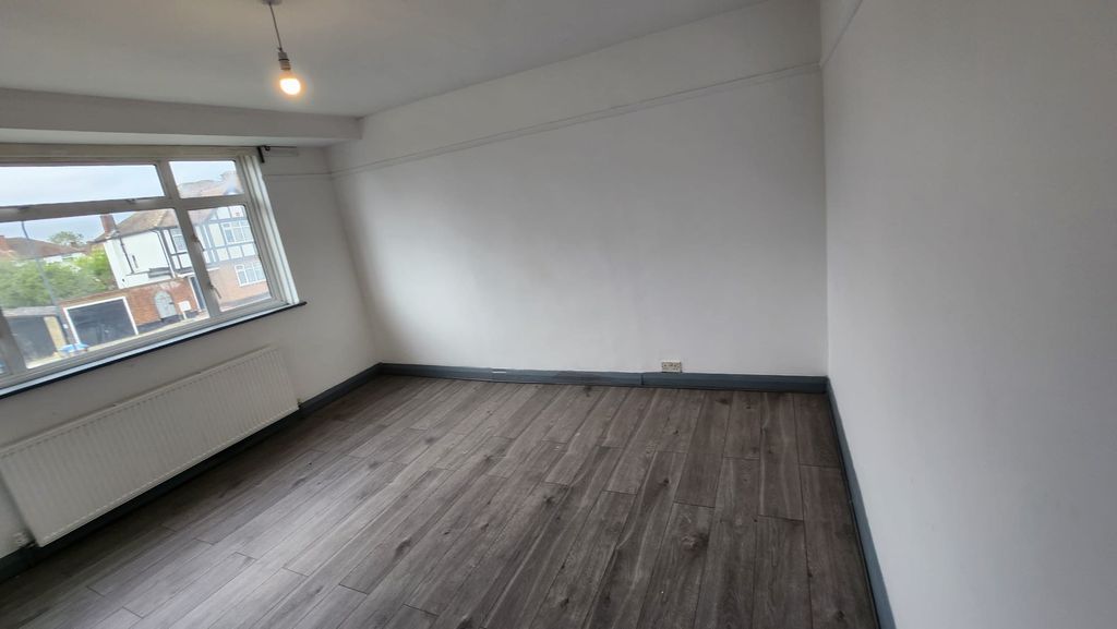 Property photo 3 of 12 560d0c93-8cd4-48c2-9296-984c49F7Ed35