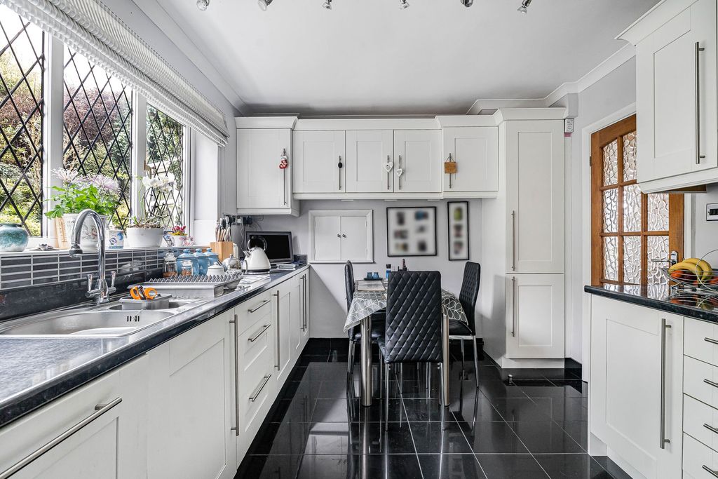 Property photo 3 of 22