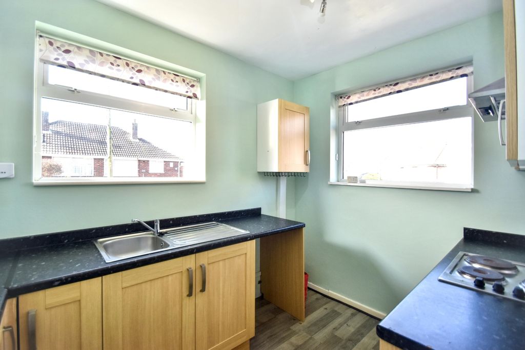 Property photo 3 of 10 Kitchen