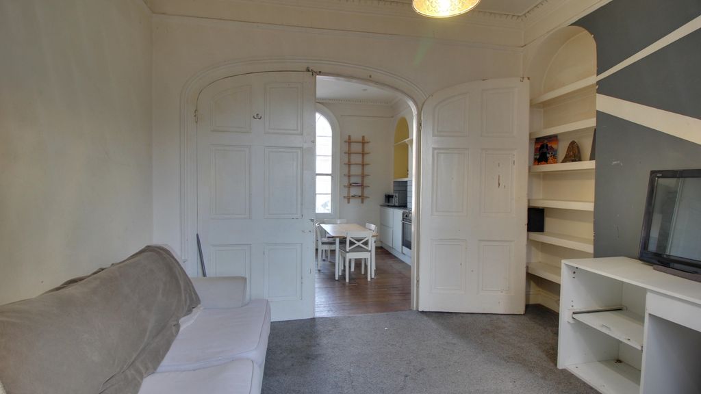 Property photo 3 of 7 Reception