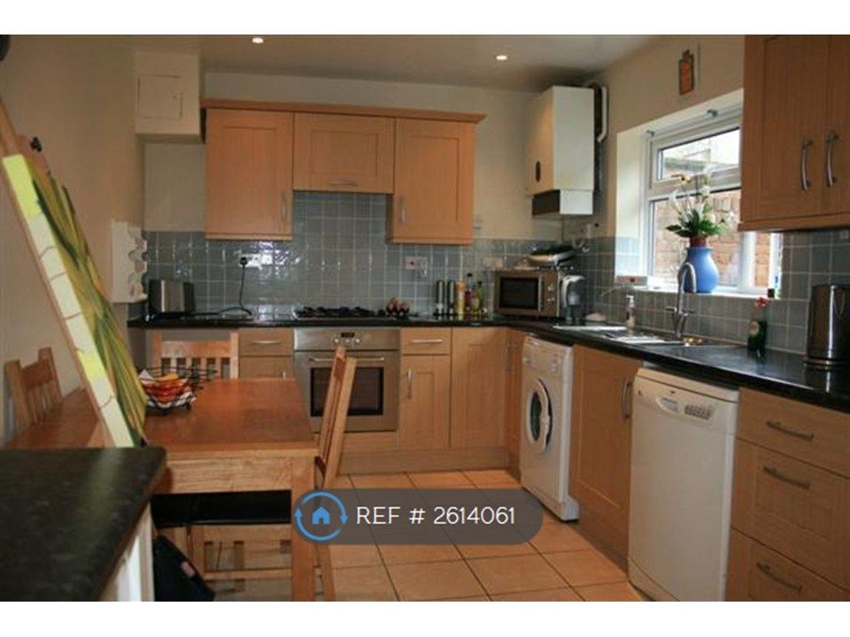 Property photo 2 of 9 Kitchen