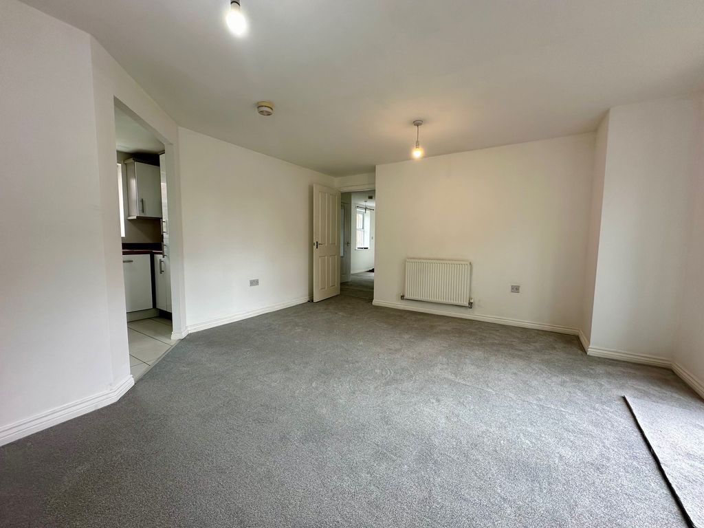 Property photo 2 of 11 Living Room