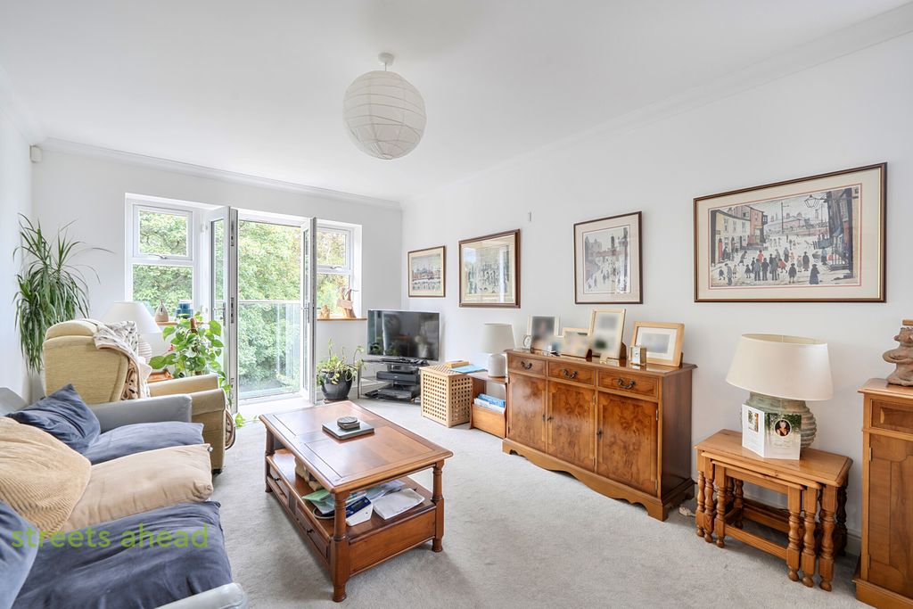 Property photo 2 of 14 56101106-d1B0-426...