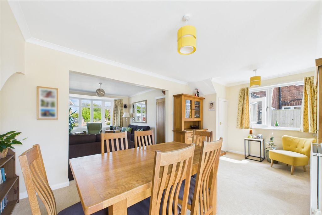 Property photo 3 of 16 Cam01894G0-Pr0205-Still010.Jpg