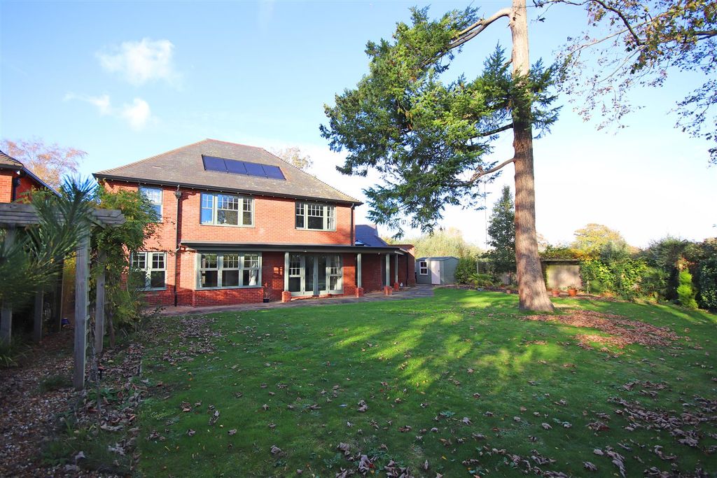 Property photo 3 of 31 Garden 2.Jpg