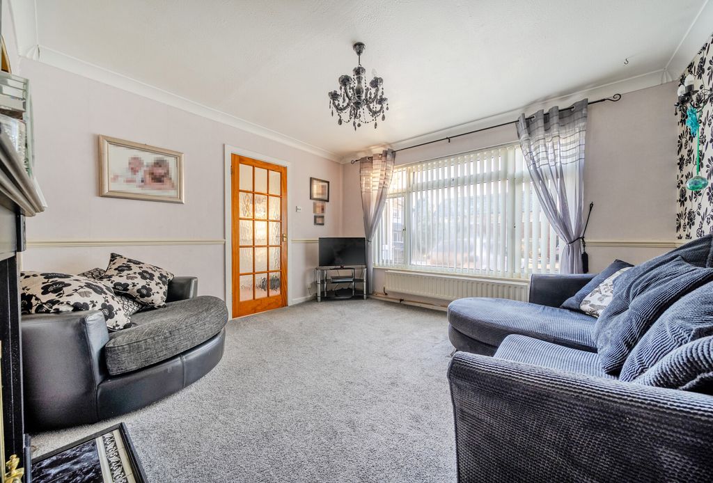 Property photo 2 of 18 1388995-11-695Bc7...