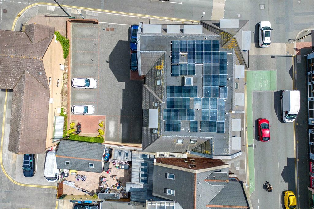 Property photo 2 of 16 Picture No. 21