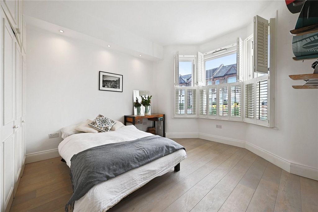 Property photo 2 of 9 Picture No. 11