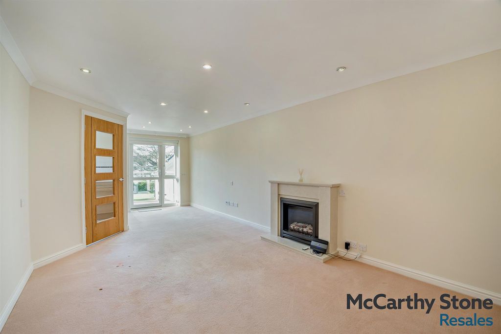 Property photo 3 of 16 Living Room