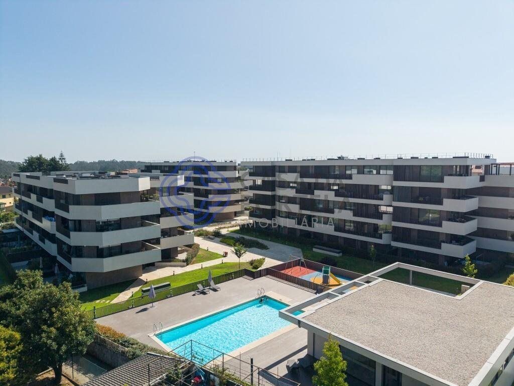 Property photo 1 of 65 In The Center Of Stª Maria Da Feira In A Closed Condominium