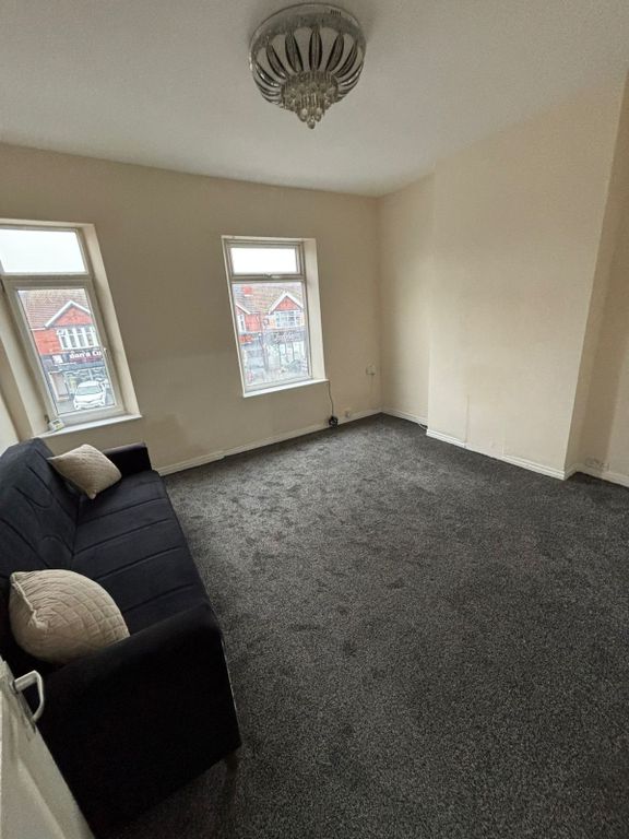 Property photo 1 of 7 1 Bed Flat To Rent Mauldeth Road, Manchester M14