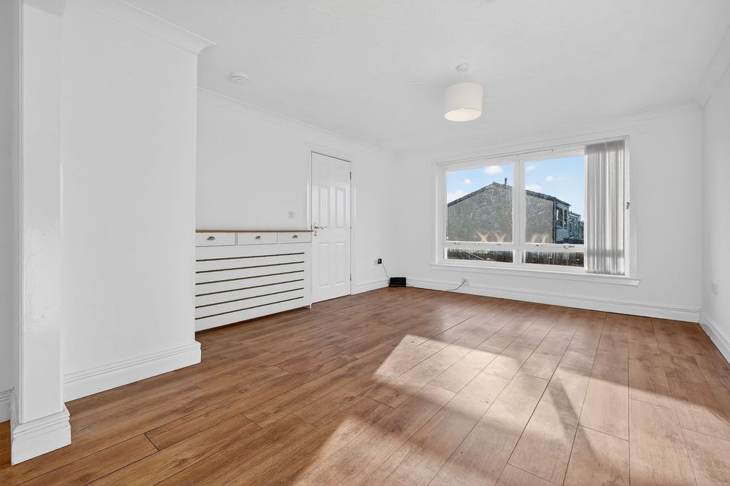 Property photo 2 of 25