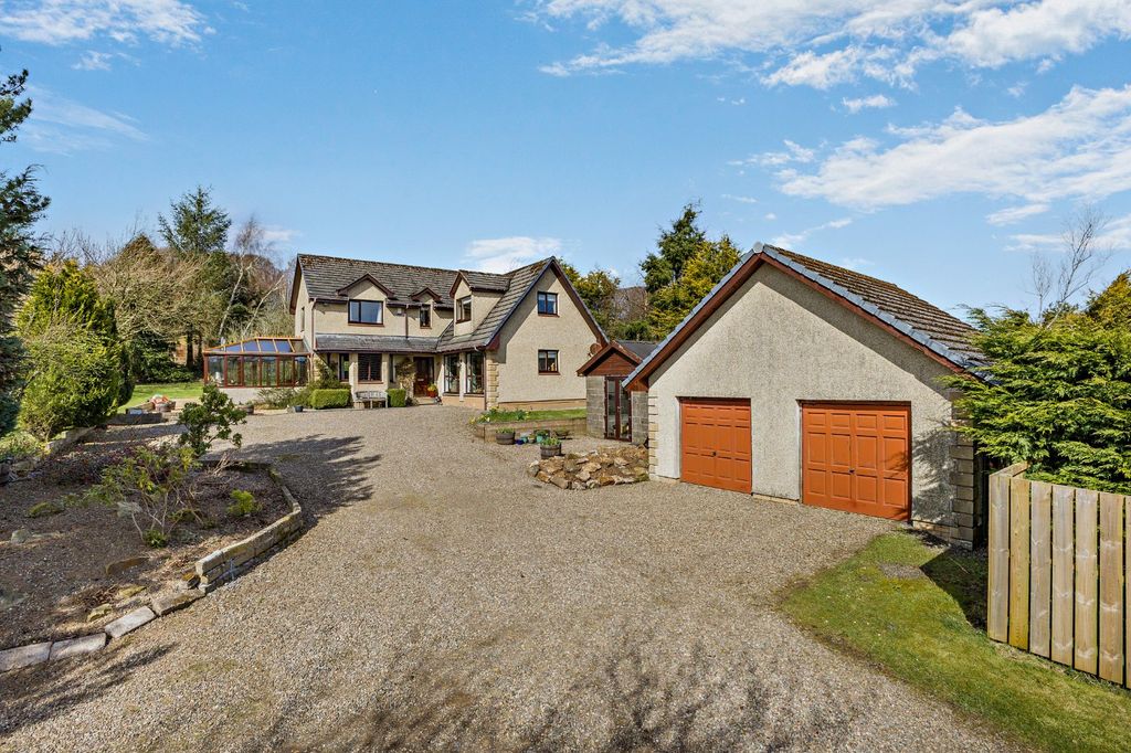 Property photo 1 of 26 Redwood House