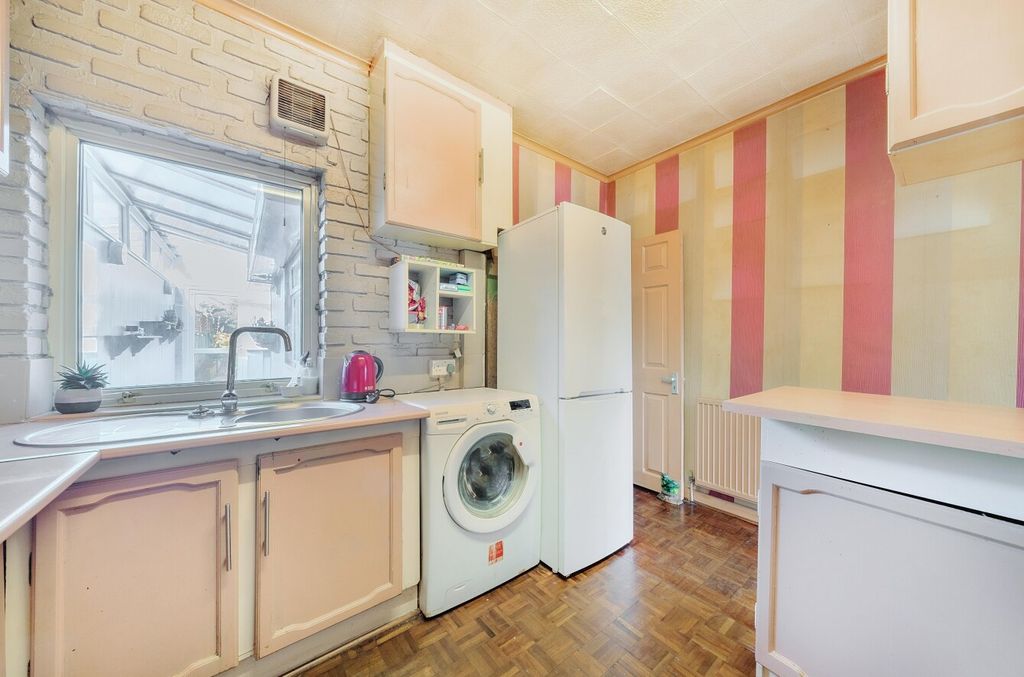 Property photo 3 of 21 Kitchen