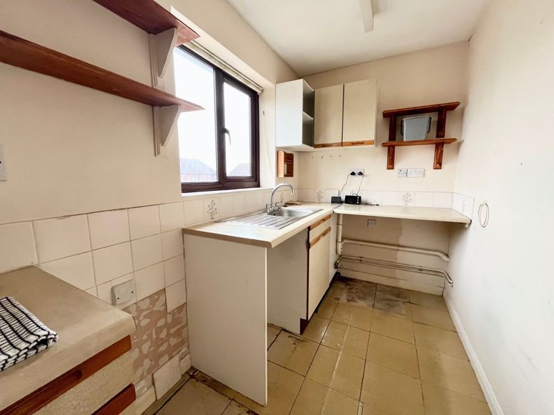 Property photo 3 of 9 Kitchen
