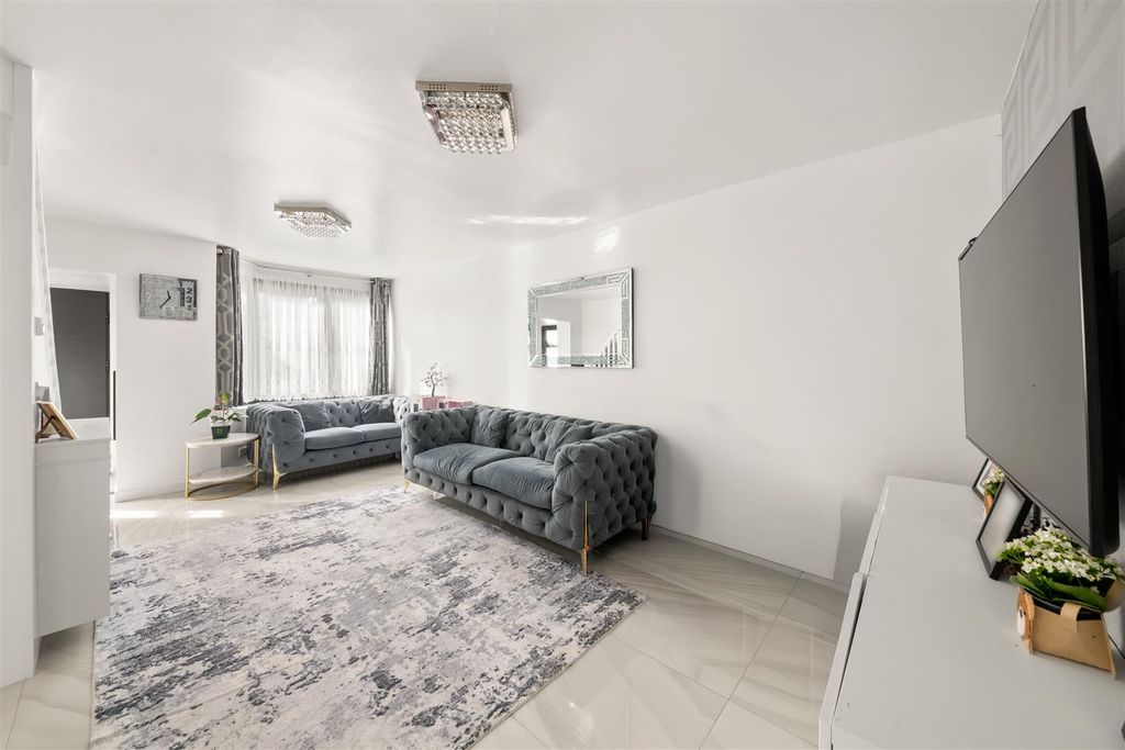 Additional image 6 of 3 bed semi-detached house for saleFredora Avenue, Hayes UB4