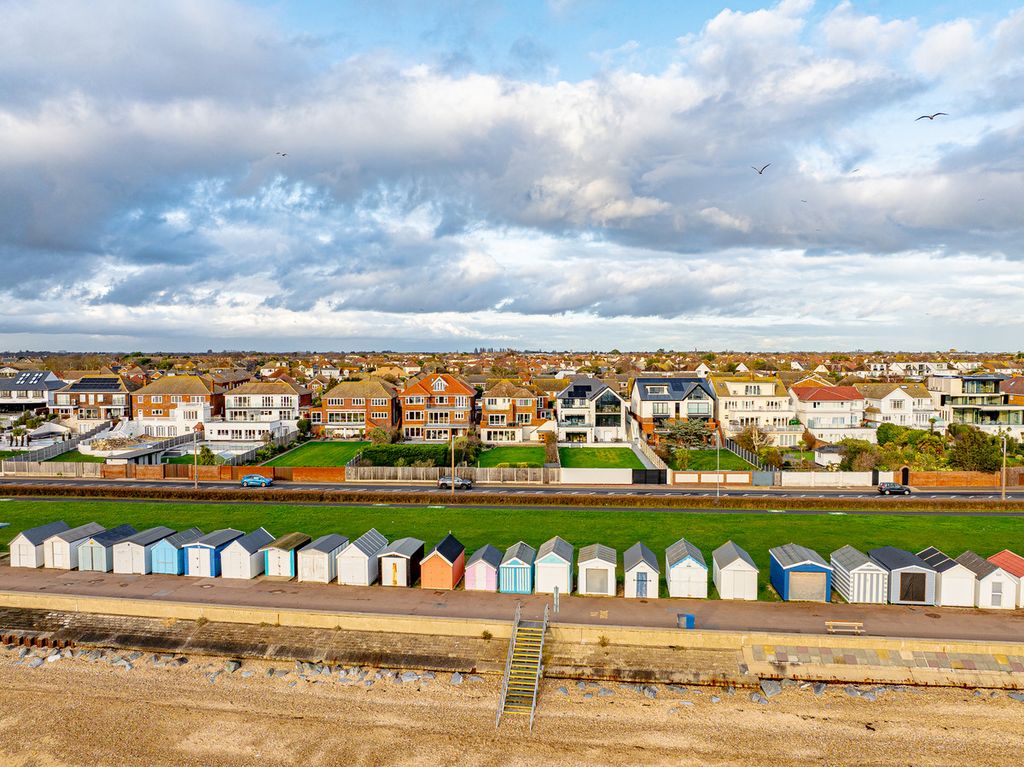 Property photo 3 of 49