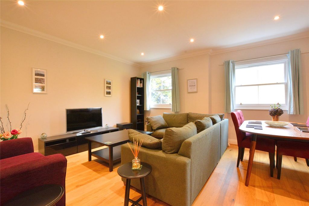 Property photo 3 of 17 Picture No. 01