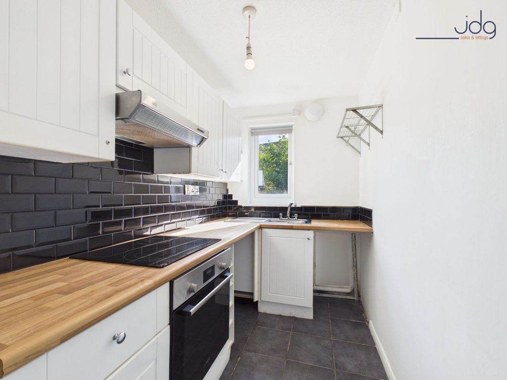 Property photo 2 of 8 Kitchen