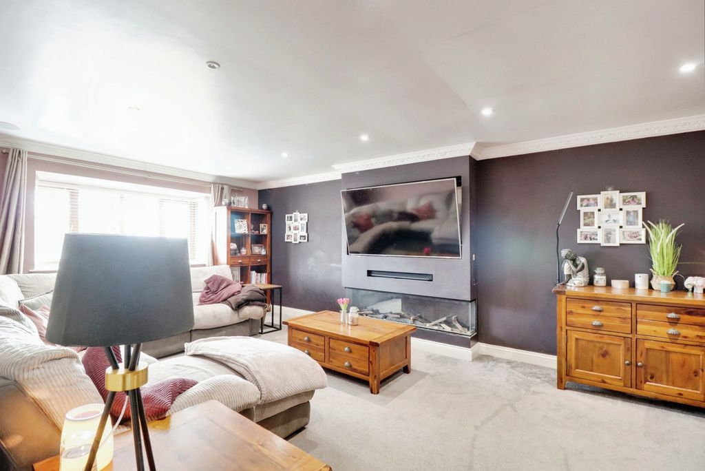 Property photo 3 of 23