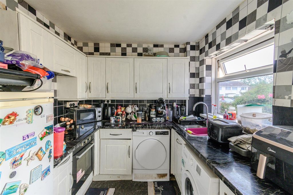 Additional image 4 of 2 bed flat for saleLaburnum Close, Barry CF62