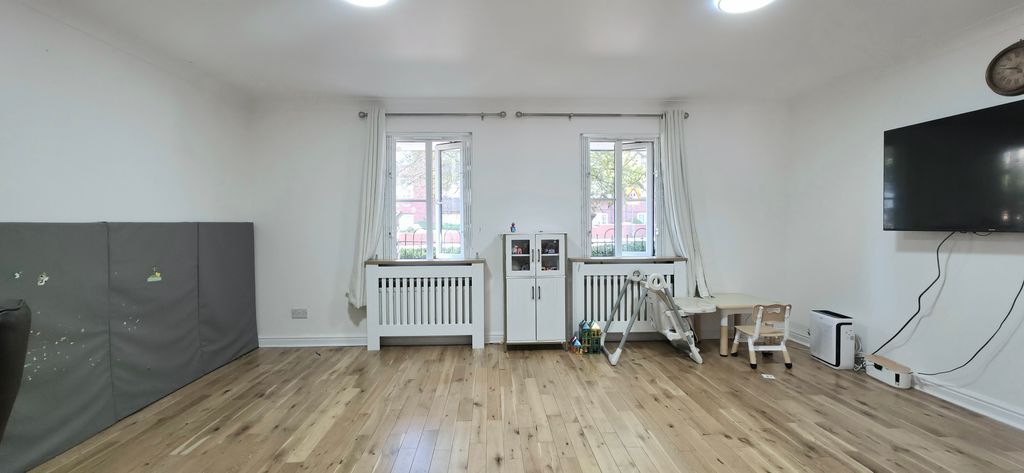 Property photo 3 of 12