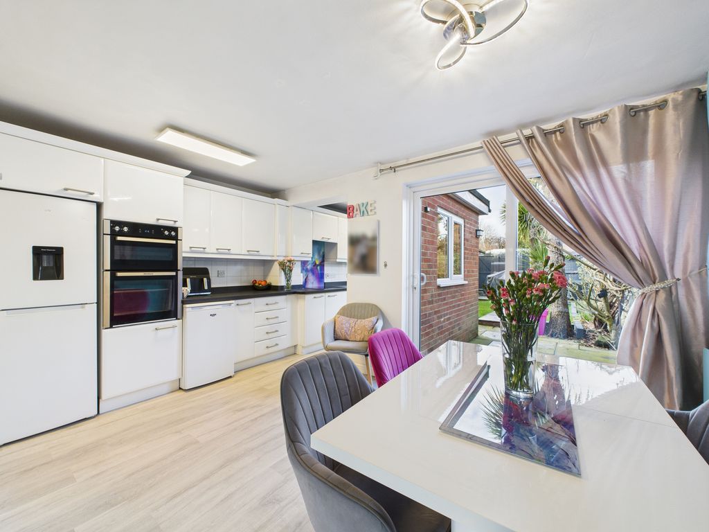 Property photo 3 of 16 Dining Area To Kitchen