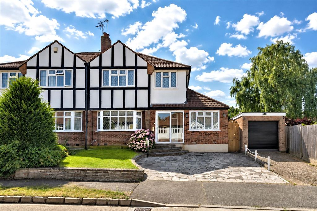 Property photo 1 of 33 35 Purlieu (33).Jpg