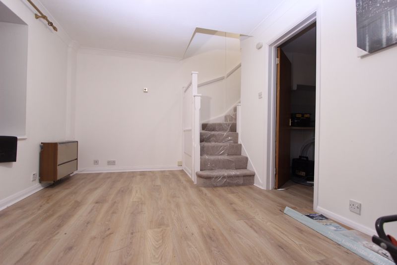 Property photo 3 of 7 Photo 9