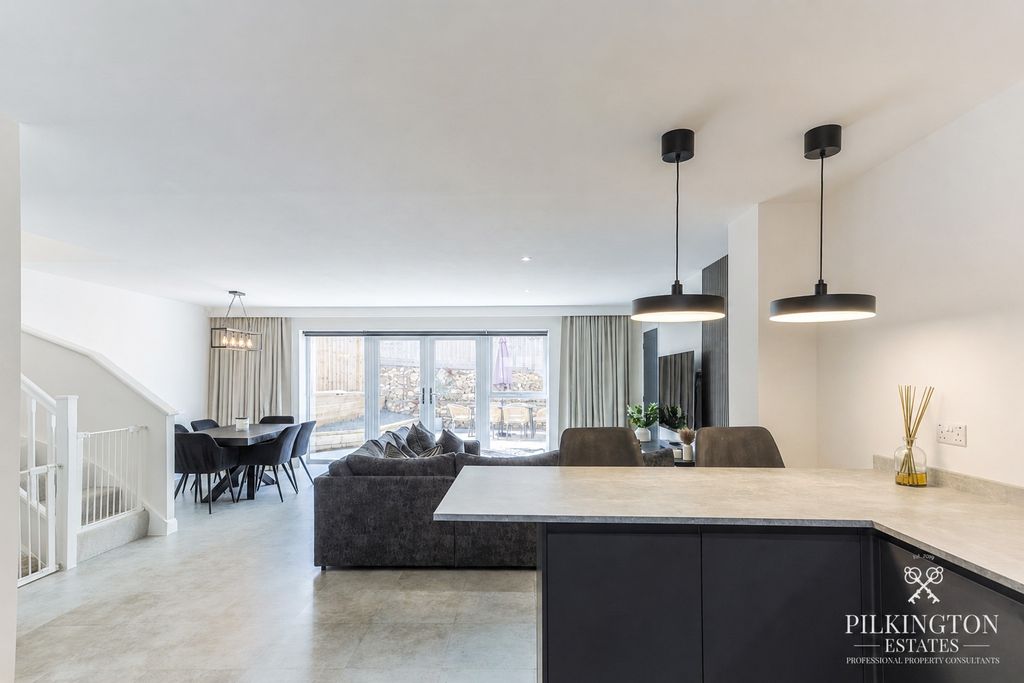 Property photo 3 of 18 5390755