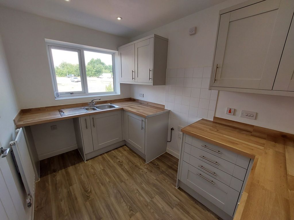 Property photo 2 of 12 Kitchen