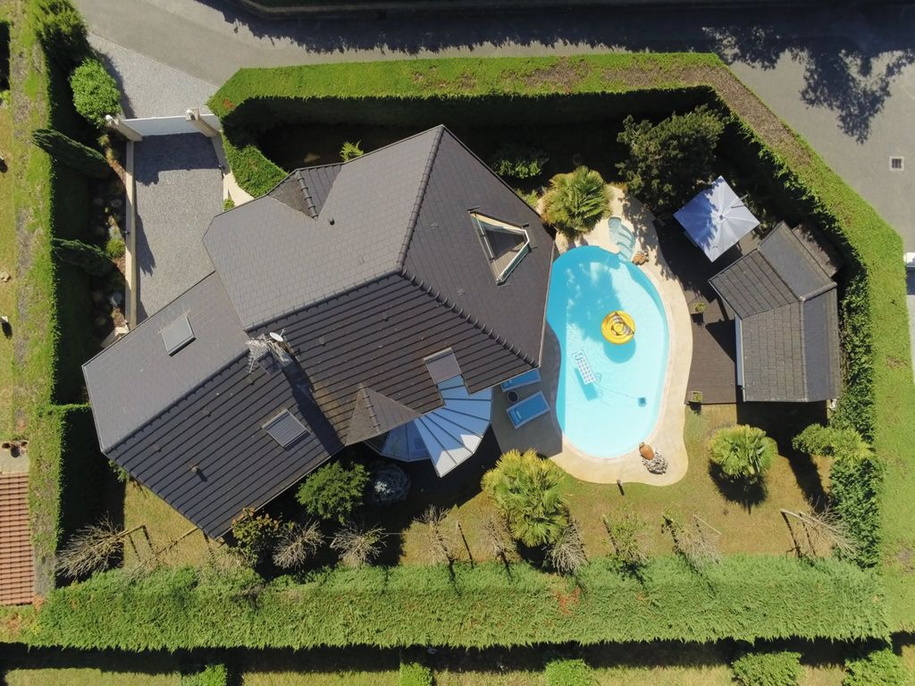 Property photo 2 of 48