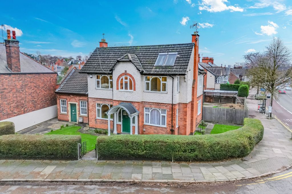 Property photo 1 of 32