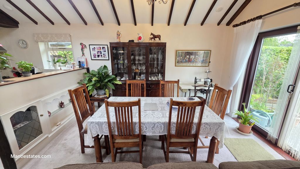 Property photo 2 of 21 Dining Area