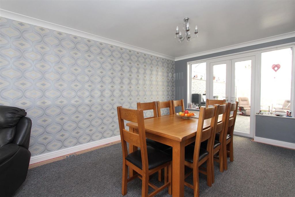 Property photo 3 of 18 Dining Room.Jpg