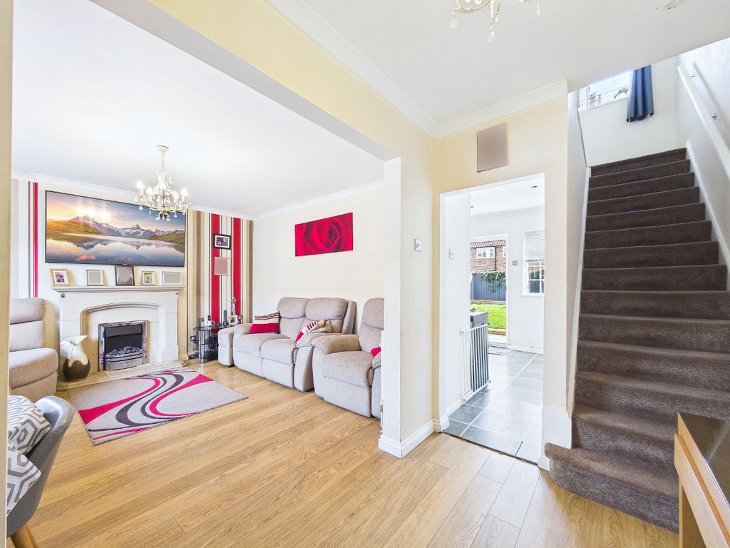 Property photo 2 of 19 4931313