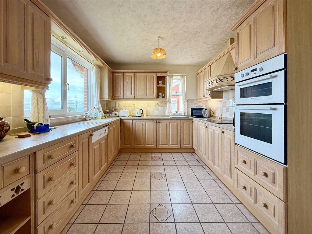 Property photo 2 of 17 Kitchen.Jpg