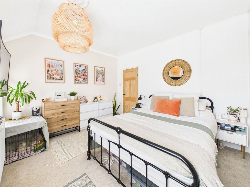 Property photo 3 of 18 Picture No. 12